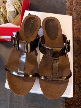 Anne Klein Brown Patent T-Strap Sandals